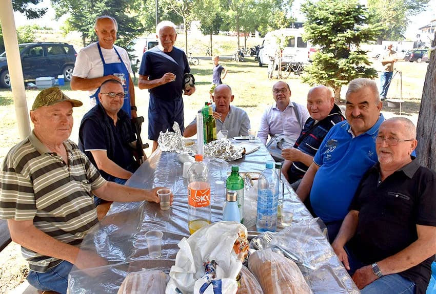 28. FIŠIJADA U POŽEGI: Čak 53 majstora iz četiri županije u parku kraj Orljave kuhala fiš paprikaš