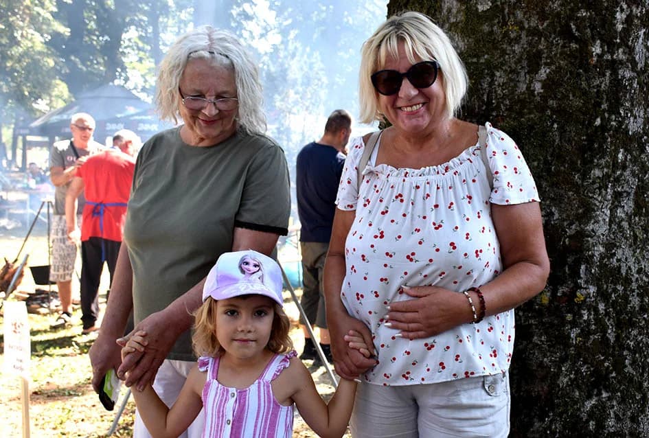 28. FIŠIJADA U POŽEGI: Čak 53 majstora iz četiri županije u parku kraj Orljave kuhala fiš paprikaš