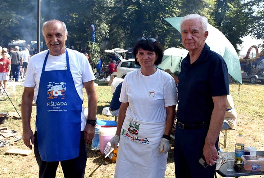 28. FIŠIJADA U POŽEGI: Čak 53 majstora iz četiri županije u parku kraj Orljave kuhala fiš paprikaš