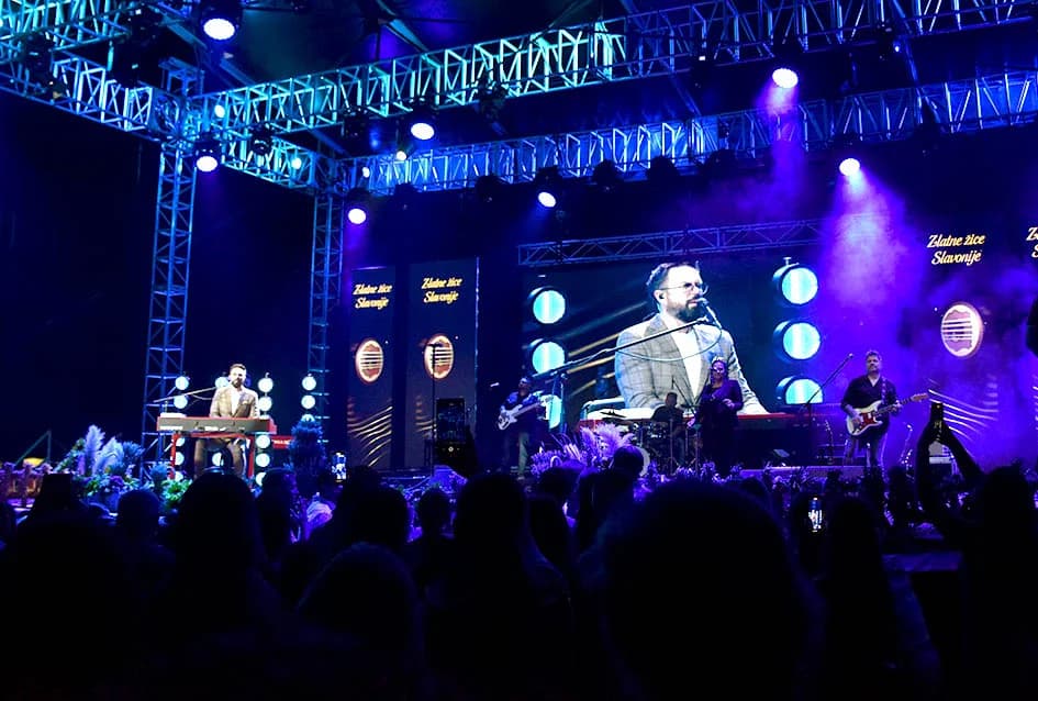Uz brojne izvođače, tamburaške hitove i nezaboravne melodije nezaboravna večer u čast bogatom glazbenom stvaralaštvu Veljka Valentina Škorvage