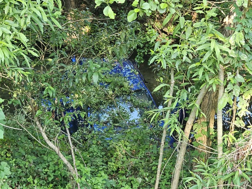 Autom sletio u Veličanku, ozlijeđene ostavio u vodi, a on pobjegao [FOTO]