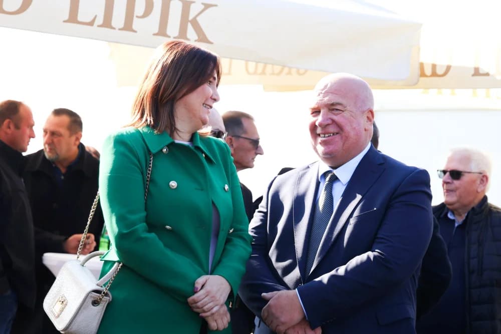 Naša draga županica Antonija Jozić bila nazočila otvorenju nove državne ergele u Lipiku: S njom rame uz rame i DP-ov ministar poljoprivrede Josip Dabro
