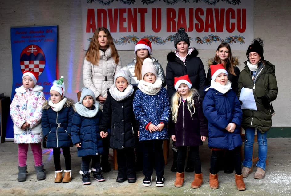 ADVENT JAKŠIĆKE MATICE SLOVAČKE U RAJSAVCU: Najmlađi recitirali, glumili, pjevali i plesali
