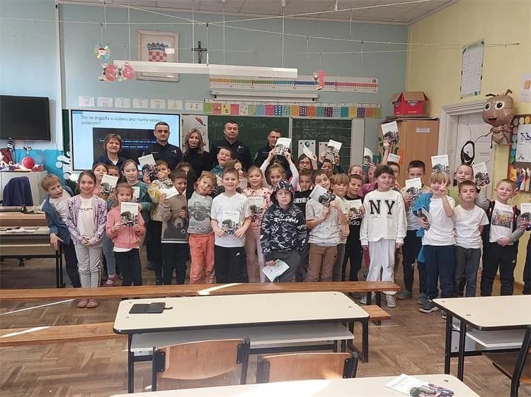 Požega: Edukativno-preventivna akcija „Sigurno u auto sjedalici“