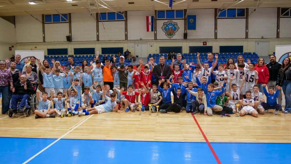 Požeška Katolička gimnazija organizirala humanitarni malonogometni turnir „Nisi sam”
