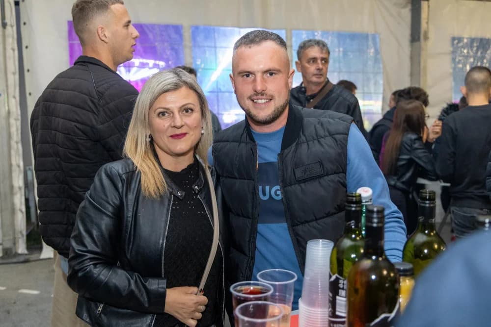 “Čuvajmo običaje zavičaja” u Velikoj: koncert za pamćenje legendarnog Željka Bebeka