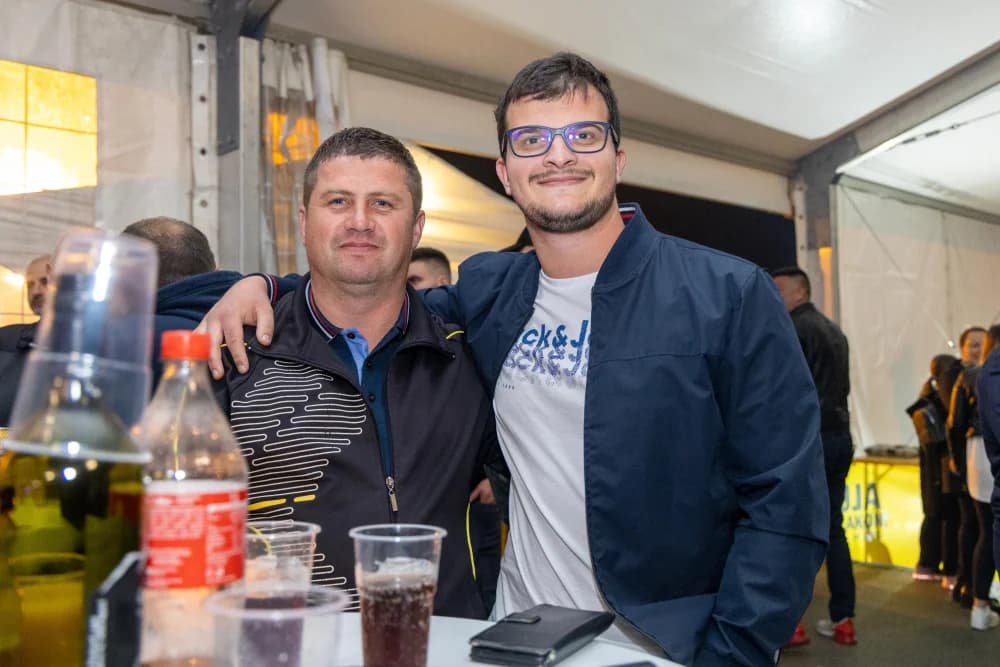 “Čuvajmo običaje zavičaja” u Velikoj: koncert za pamćenje legendarnog Željka Bebeka