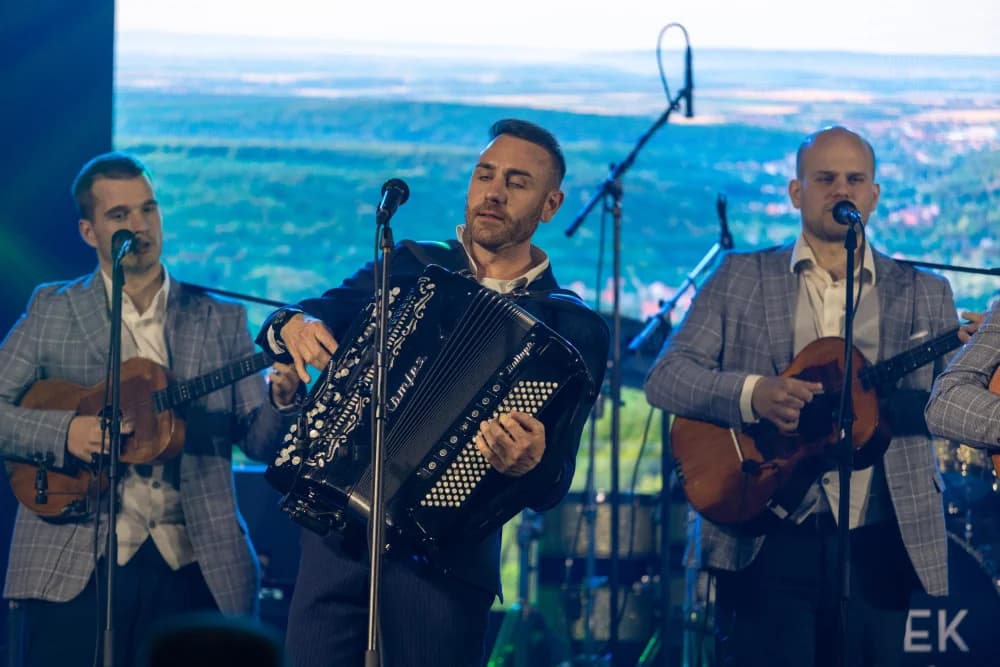 “Čuvajmo običaje zavičaja” u Velikoj: koncert za pamćenje legendarnog Željka Bebeka