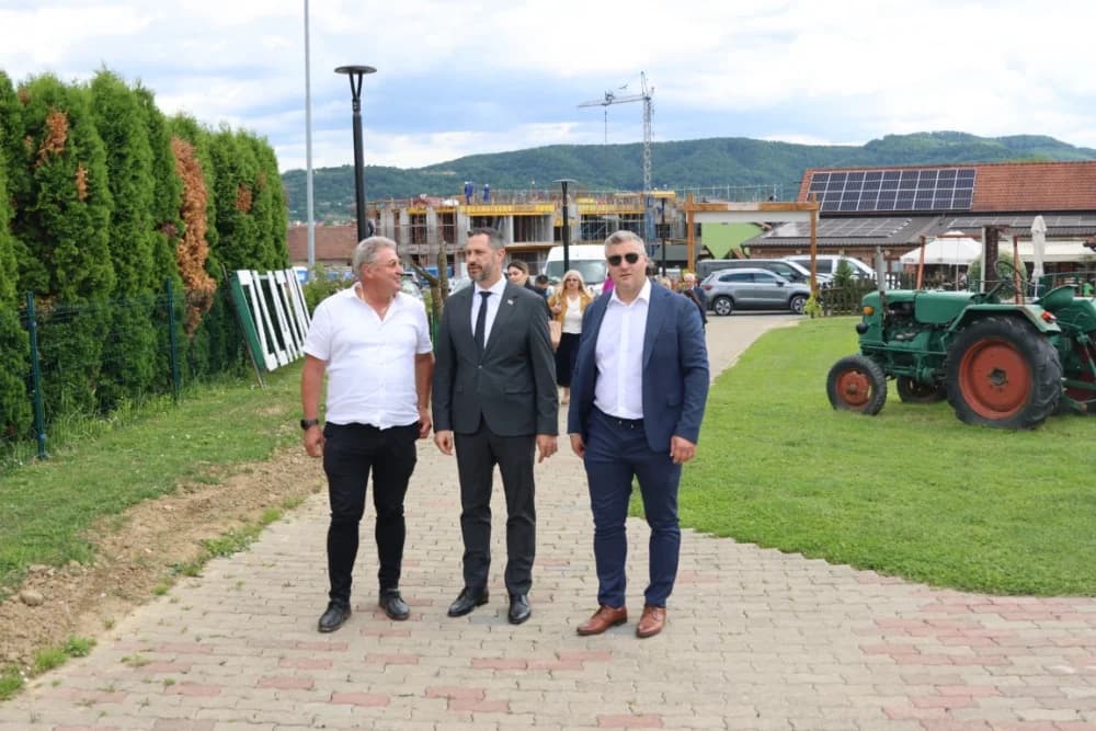 Ministar Glavina posjetio Požegu i obišao aktualne projekte iz područja sporta i turizma