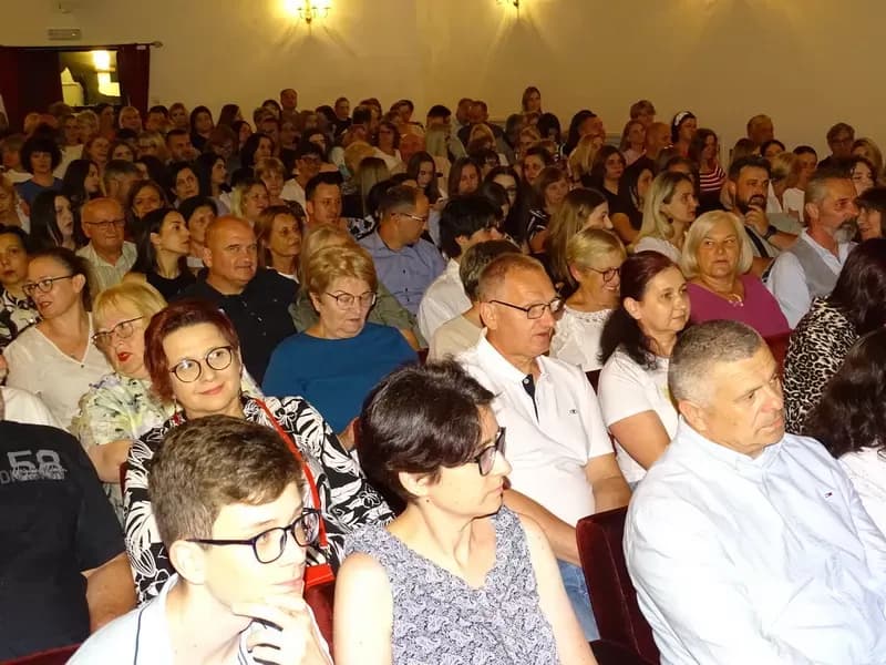 Uz urnebesni “Prekid preko veze” i izvrsnog Marka Tolju završene 4. Kazališne ljetne večeri