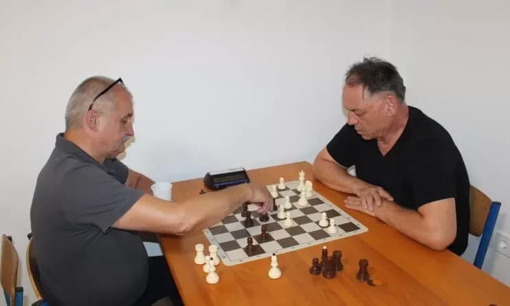 ŠAH „SRIJEDOM U BRESTOVCU“:  Na jubilarnom stotom turniru pobjednik MK Dragan Kokanović iz Dervente