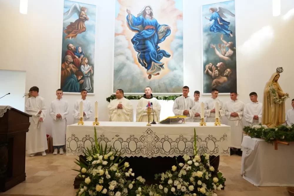 Veliki broj vjernika u Eminovcima proslavio blagdan Velike Gospe