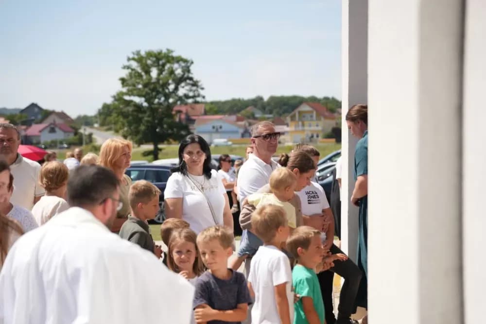 Veliki broj vjernika u Eminovcima proslavio blagdan Velike Gospe