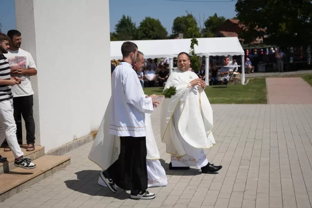 Veliki broj vjernika u Eminovcima proslavio blagdan Velike Gospe