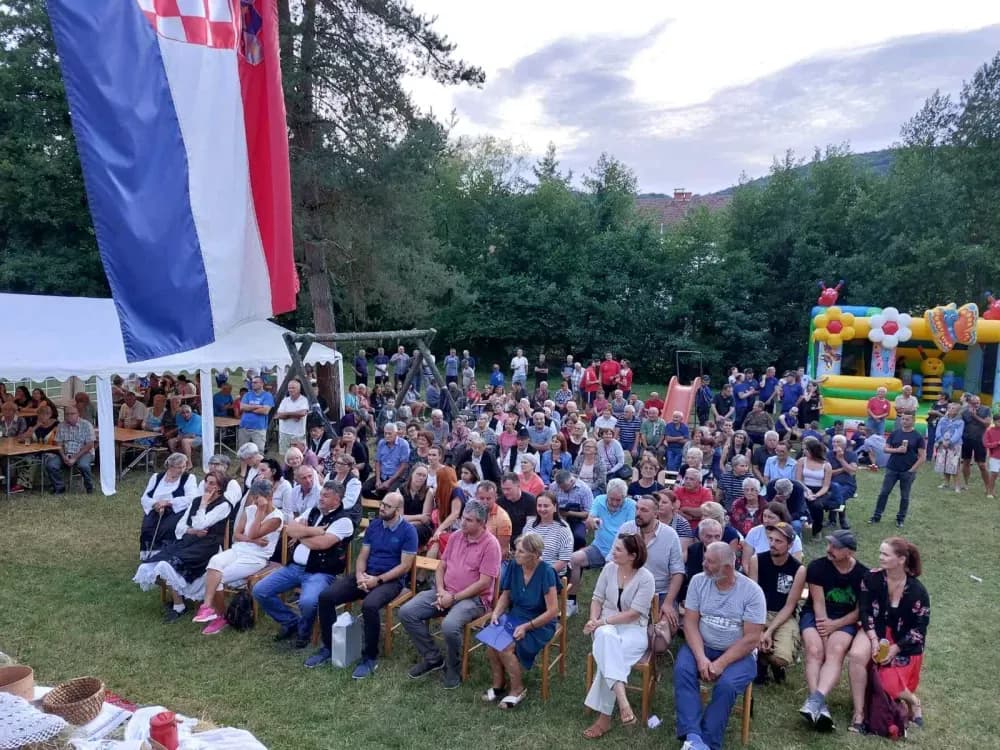 Druga smotra pjevačkih grupa okupila četiri skupine
