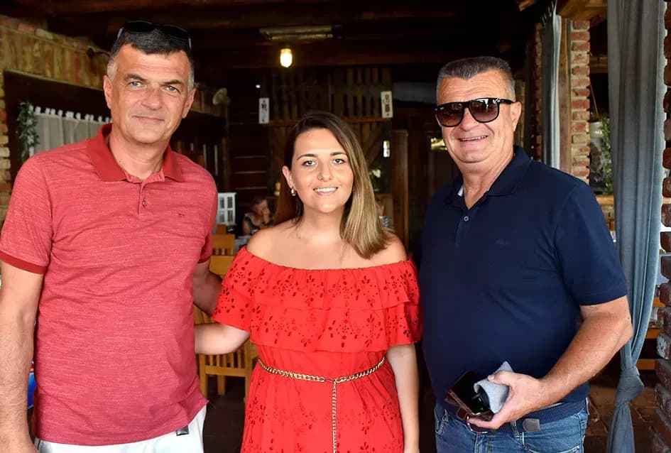 /FOTOGALERIJA/ Iz Zlatnog Luga se širio miris ribljih specijaliteta na sve strane te primamio brojne goste