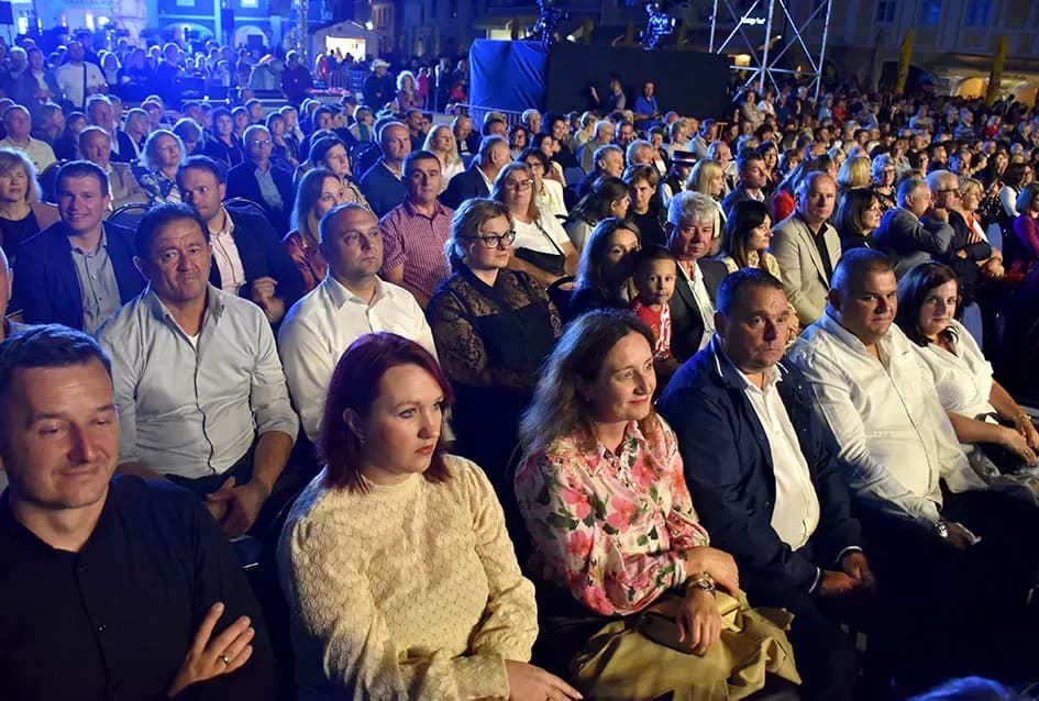 (VELIKA FOTOGALERIJA) Zlatne žice  Slavonije iznjedrile nove tamburaške hitove