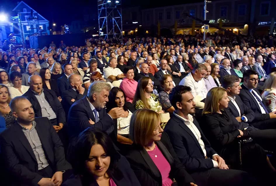 (VELIKA FOTOGALERIJA) Zlatne žice  Slavonije iznjedrile nove tamburaške hitove