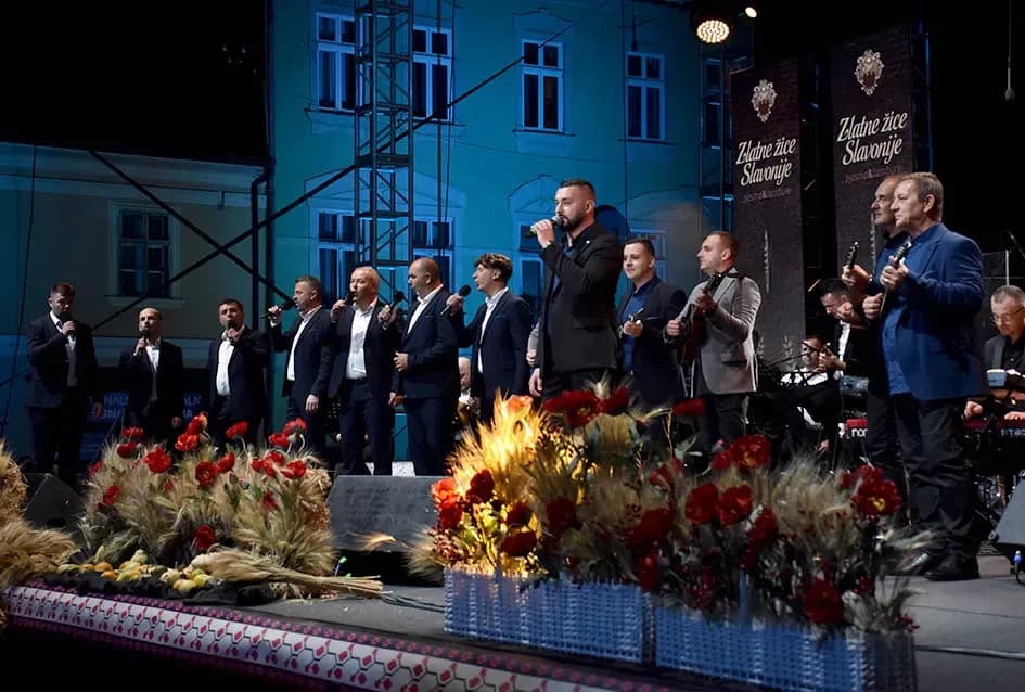 (VELIKA FOTOGALERIJA) Zlatne žice  Slavonije iznjedrile nove tamburaške hitove