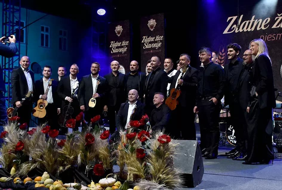 (VELIKA FOTOGALERIJA) Zlatne žice  Slavonije iznjedrile nove tamburaške hitove