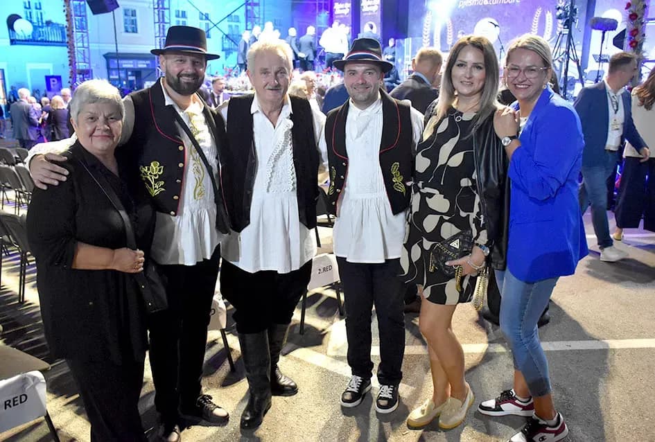 (VELIKA FOTOGALERIJA) Zlatne žice  Slavonije iznjedrile nove tamburaške hitove