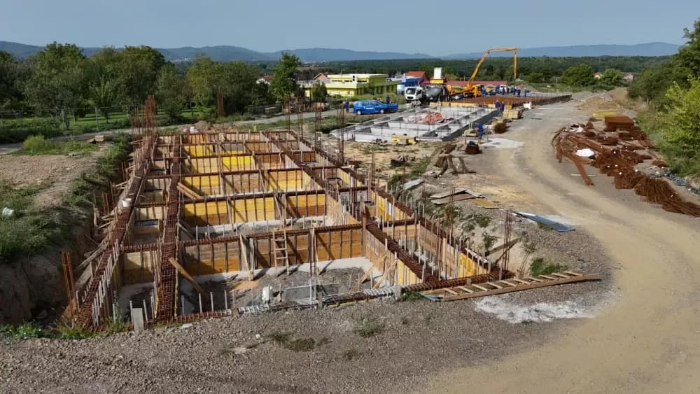 (FOTO) Prema planiranoj dinamici izvode se radovi na izgradnji Centra za starije osobe u Jakšiću