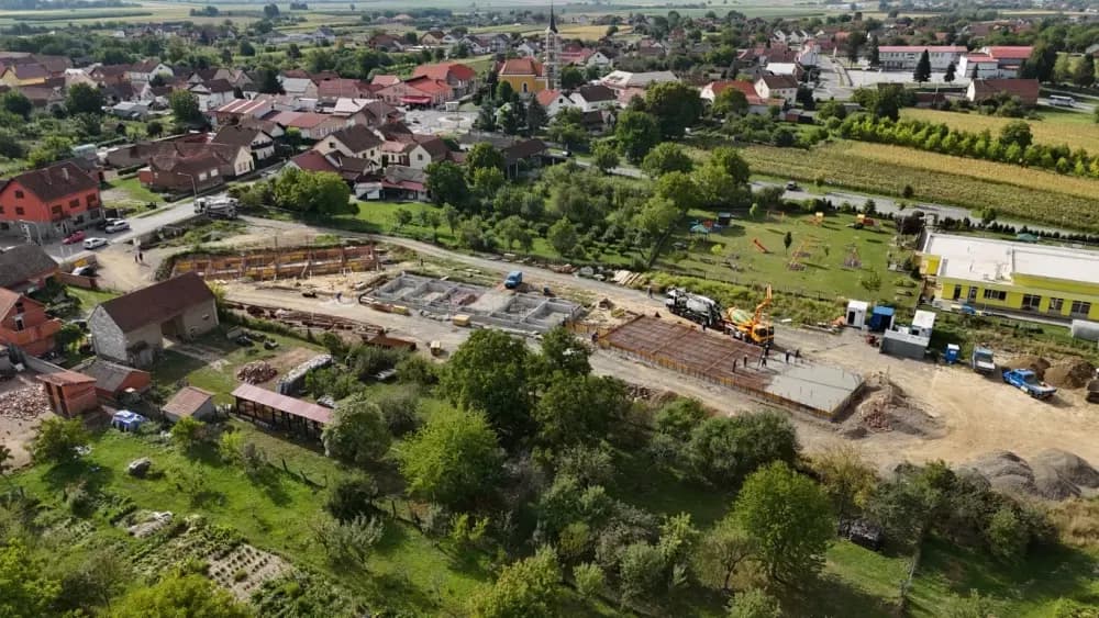 (FOTO) Prema planiranoj dinamici izvode se radovi na izgradnji Centra za starije osobe u Jakšiću