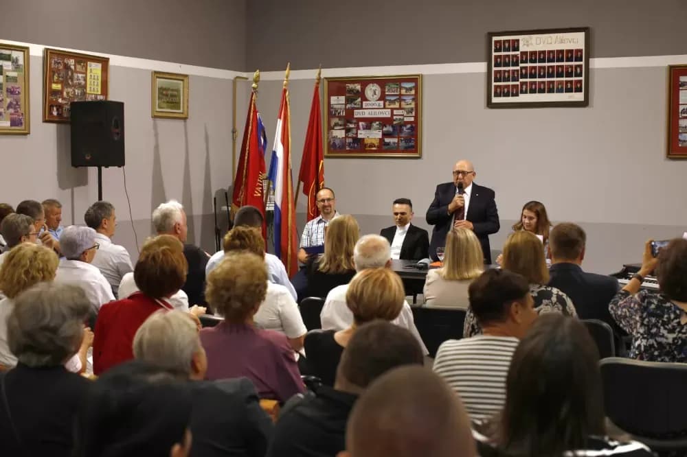 Predstavljena foto monografija Ivice Ciganovića “Tebi Gospo draga”
