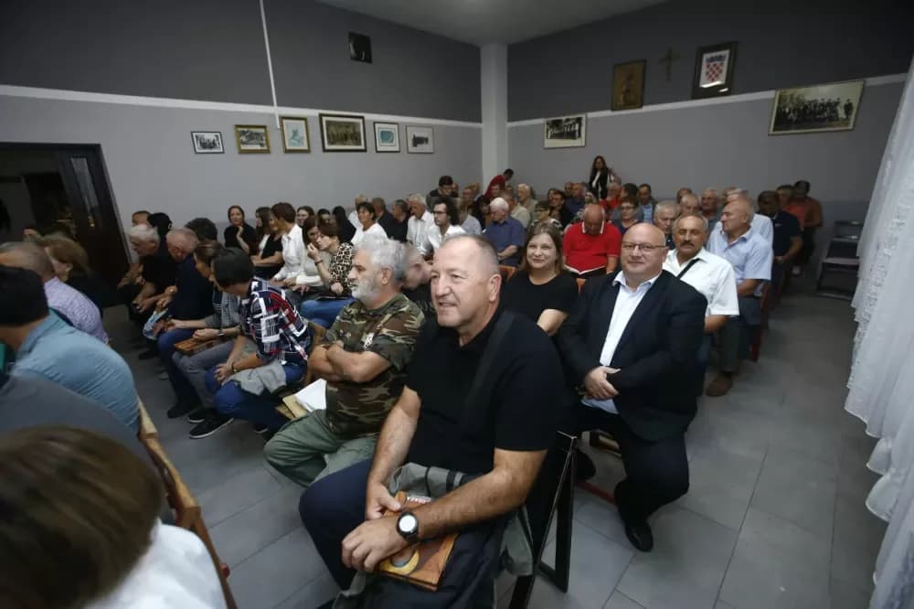 Predstavljena foto monografija Ivice Ciganovića “Tebi Gospo draga”