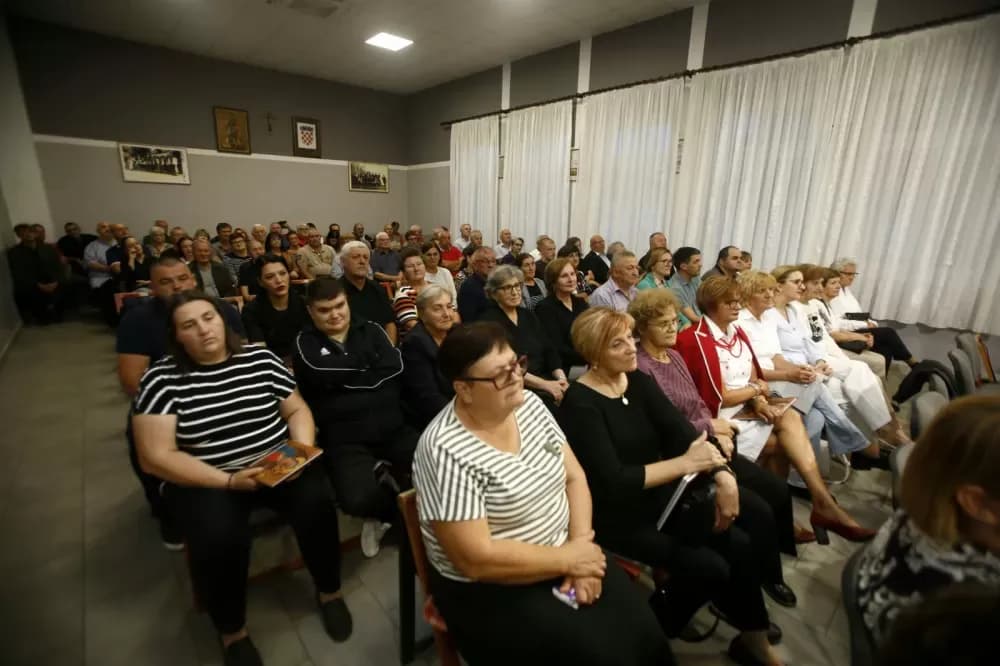 Predstavljena foto monografija Ivice Ciganovića “Tebi Gospo draga”