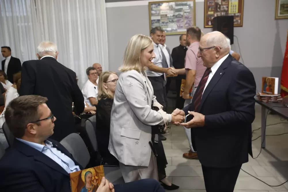 Predstavljena foto monografija Ivice Ciganovića “Tebi Gospo draga”