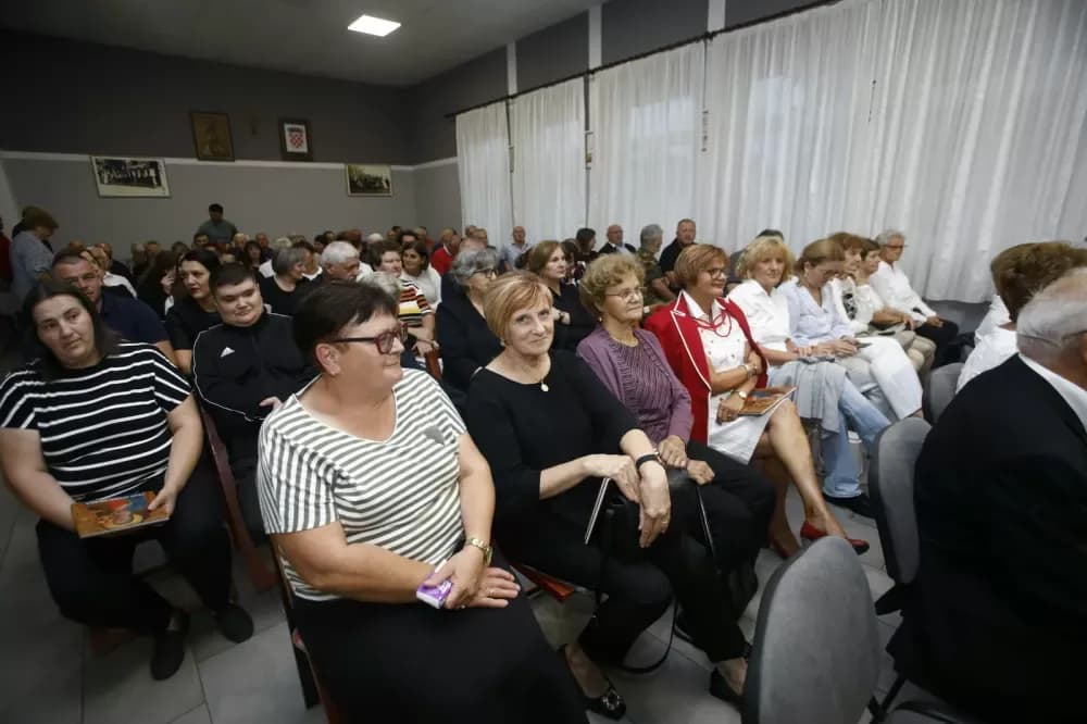 Predstavljena foto monografija Ivice Ciganovića “Tebi Gospo draga”