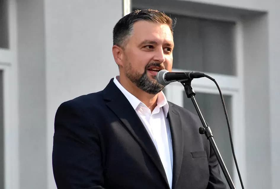 (FOTOGALERIJA) Bogatu smotru nakon nastupa desetak folklornih skupina začinili davorski tamburaši Satir