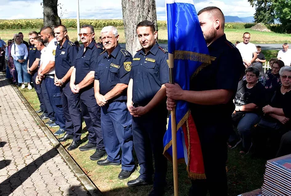 (FOTO) Velika svečanost u Alilovcima: Proslavljena 100. obljetnica kapelice Blažene Djevice Marije