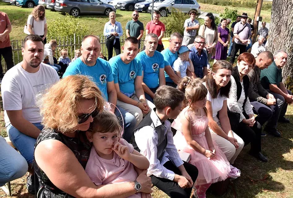(FOTO) Velika svečanost u Alilovcima: Proslavljena 100. obljetnica kapelice Blažene Djevice Marije