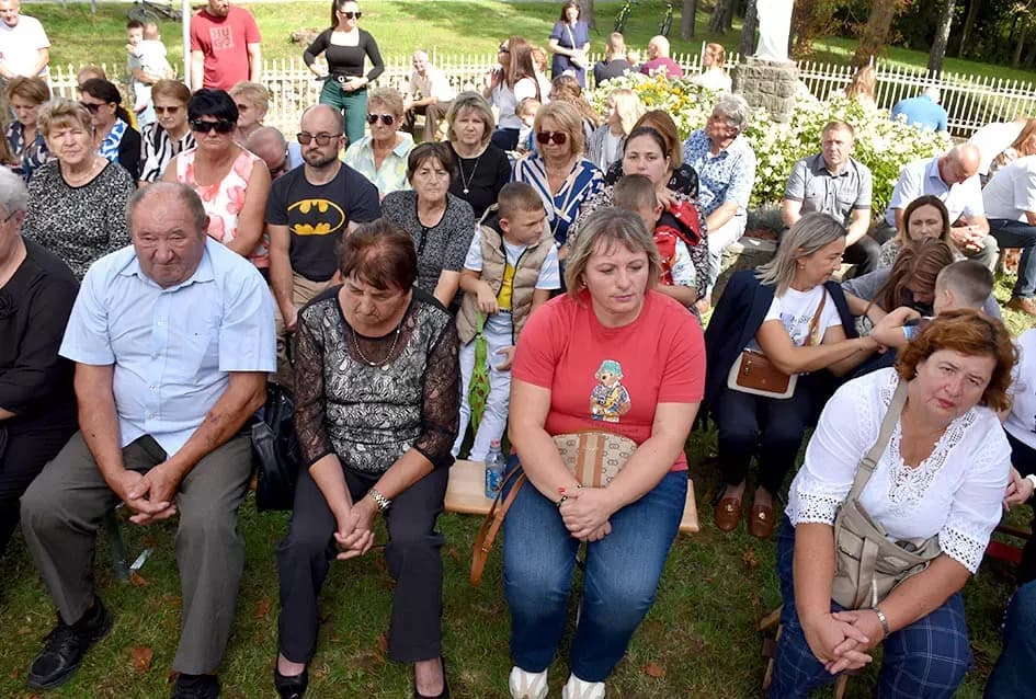 (FOTO) Velika svečanost u Alilovcima: Proslavljena 100. obljetnica kapelice Blažene Djevice Marije