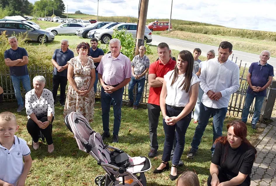 (FOTO) Velika svečanost u Alilovcima: Proslavljena 100. obljetnica kapelice Blažene Djevice Marije