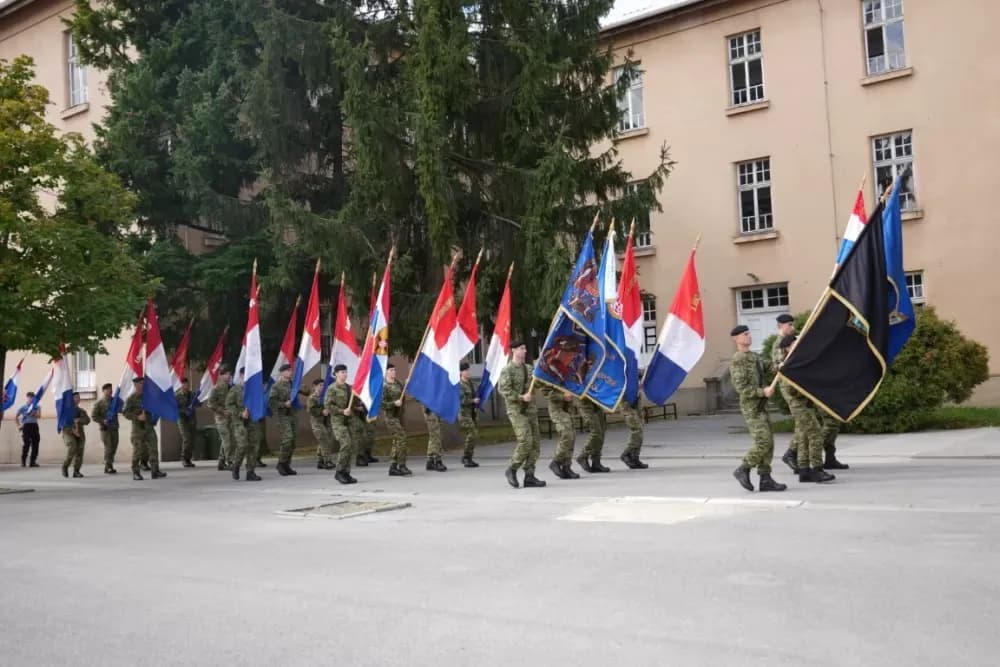 (FOTOGALERIJA) Prigodan program uz mimohod ulicama grada povodom Dana branitelja Požeško-slavonske županije