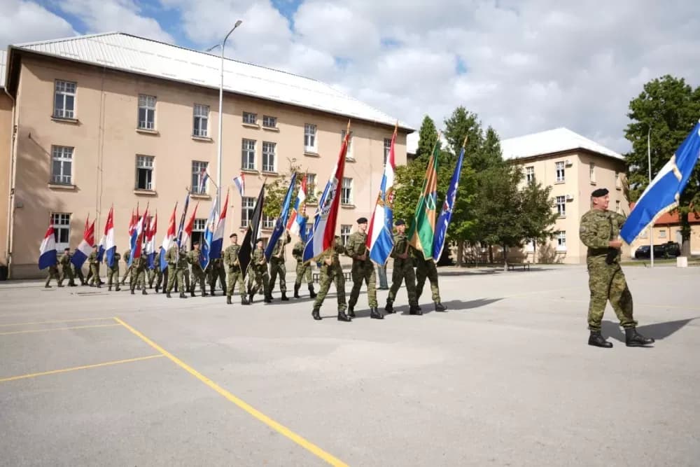 (FOTOGALERIJA) Prigodan program uz mimohod ulicama grada povodom Dana branitelja Požeško-slavonske županije