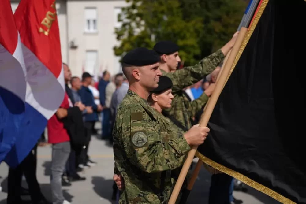 (FOTOGALERIJA) Prigodan program uz mimohod ulicama grada povodom Dana branitelja Požeško-slavonske županije