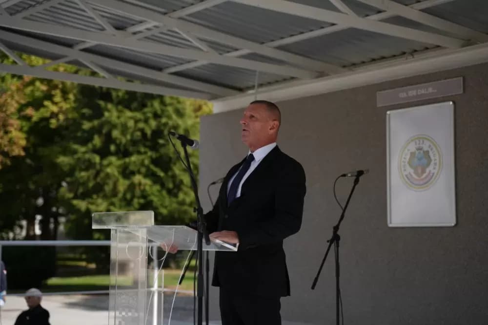 (FOTOGALERIJA) Prigodan program uz mimohod ulicama grada povodom Dana branitelja Požeško-slavonske županije