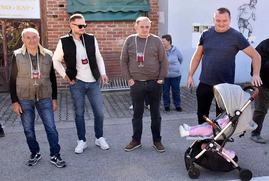 [FOTOGALERIJA] Željko Rodić  skuhao najbolji kotlić na 14. kaptolačkoj pudarijadi