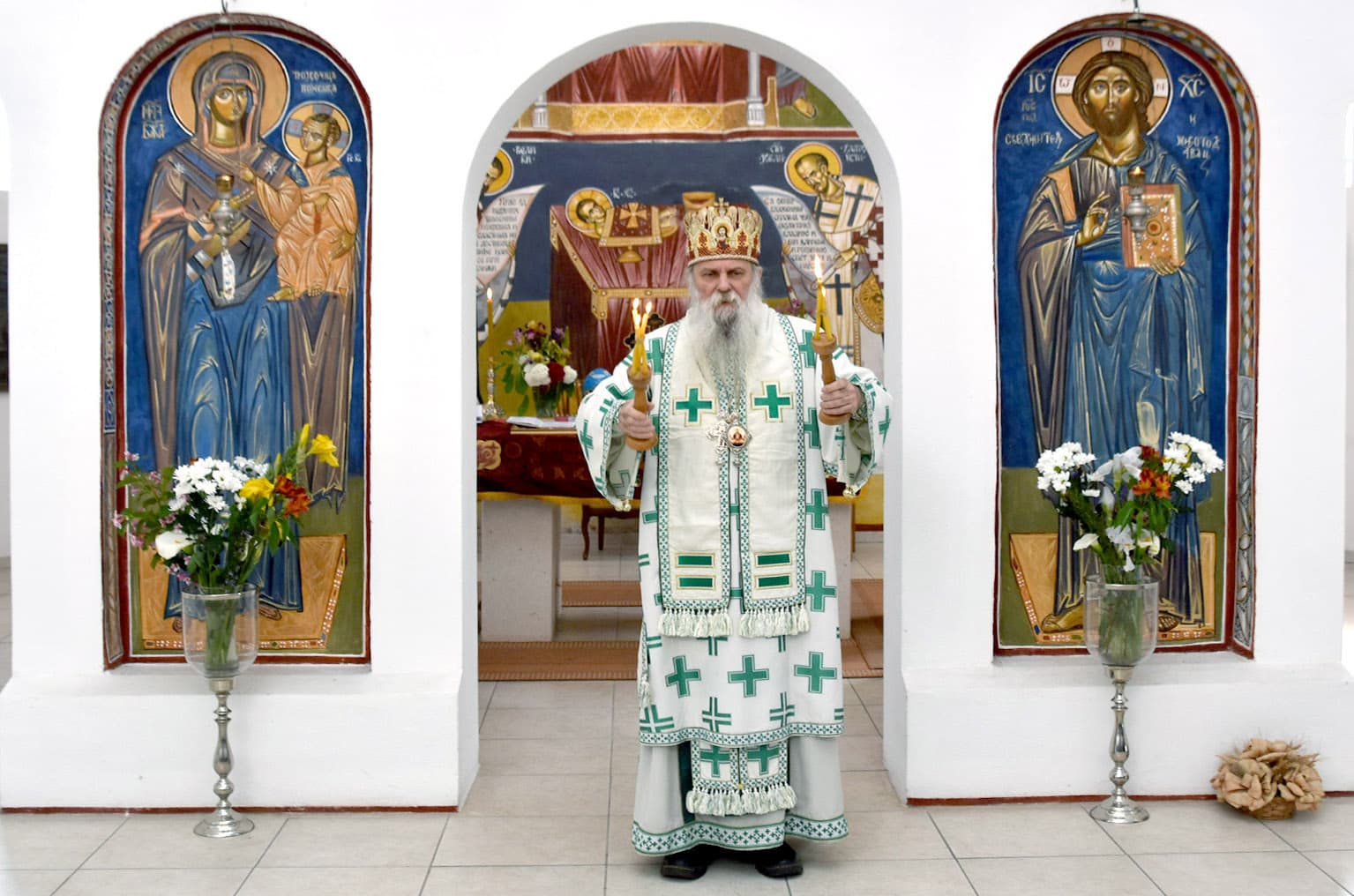 EPISKOP JOVAN NA PROSLAVI ĐURĐEVA U POŽEGI: Poslana snažna poruka suživota uz osudu vandalizma u Sloboštini