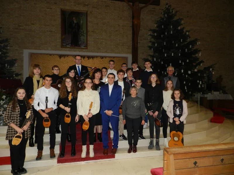 Na polnoćki ponovno zasvirao Požeški tamburaški orkestar [FOTO]