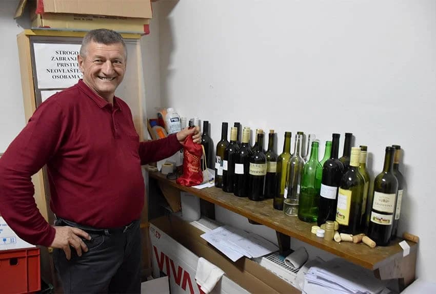 Ocjenjivanje vina članova Udruge „Vino-kap“ iz Kaptola /FOTO/