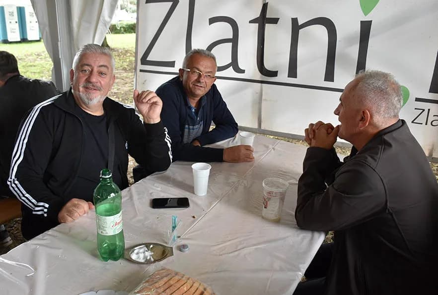 /FOTOGALERIJA/ Pobjednik ovogodišnje fišijade u Požegi Zvonimir Fekete iz Viljeva, drugo mjesto osvojio je Boris Lordan iz Petrijevaca, a treći je Željko Turalija iz Valpova