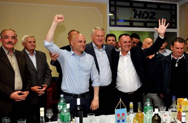 Atmosfera u izbornim stožerima, najveselije u HDZ-ovom /FOTOGALERIJA/