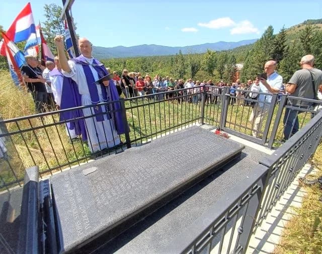 Članovi Udruge iz Ruševa sudjelovali na komemoraciji civilnim žrtvama Drugog svjetskog rata u ličkom selu Boričevcu